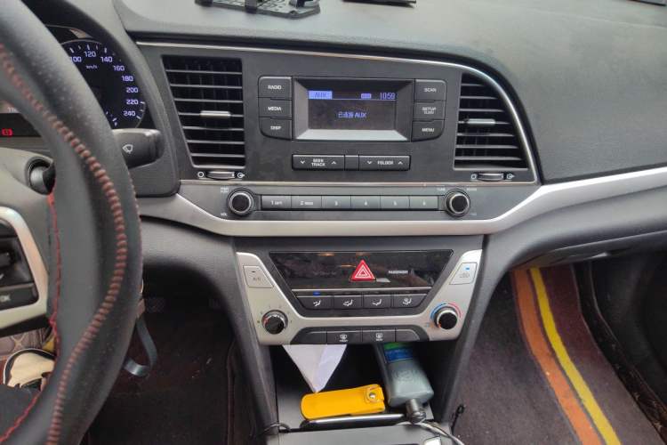 Used Hyundai Elantra (6th Generation / Lingdong) 2016 1.6L Manual ZhiXuan·Youth Edition Audio And AC Panel