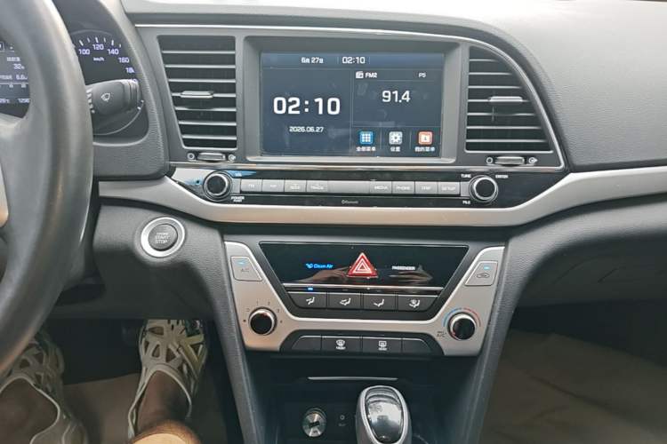 Used Hyundai Elantra (6th Generation / Lingdong) 2016 1.6L Automatic ZhiXuan · Luxury Version Audio And AC Panel
