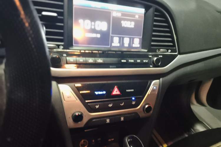 Used Hyundai Elantra (6th Generation / Lingdong) 2016 1.6L Automatic ZhiXuan – Elite Version Audio And AC Panel