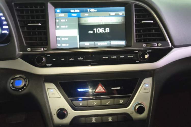 Used Hyundai Elantra (6th Generation / Lingdong) 2016 1.6L Automatic ZhiXuan – Elite Version Audio And AC Panel