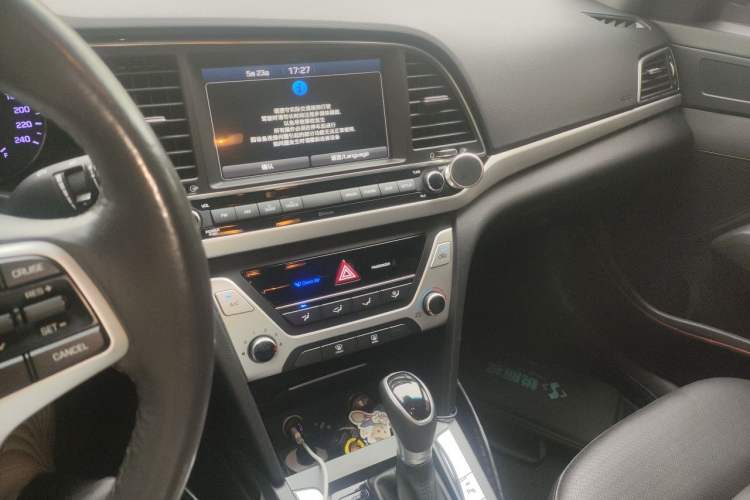 Used Hyundai Elantra (6th Generation / Lingdong) 2016 1.6L Automatic ZhiXuan · Luxury Version Audio And AC Panel