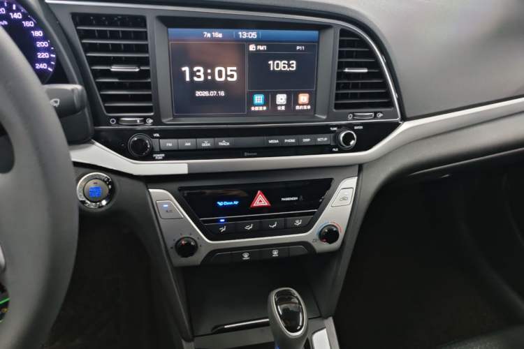 Used Hyundai Elantra (6th Generation / Lingdong) 2016 1.6L Automatic ZhiXuan – Elite Version Audio And AC Panel