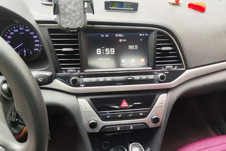 Used Hyundai Elantra (6th Generation / Lingdong) 2016 1.6L Automatic ZhiXuan – Elite Version Audio And AC Panel