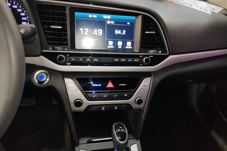 Used Hyundai Elantra (6th Generation / Lingdong) 2016 1.6L Automatic ZhiXuan – Elite Version Audio And AC Panel
