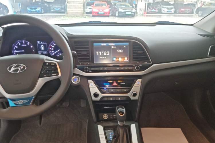 Used Hyundai Elantra (6th Generation / Lingdong) 2016 1.6L Automatic ZhiXuan – Elite Version Audio And AC Panel