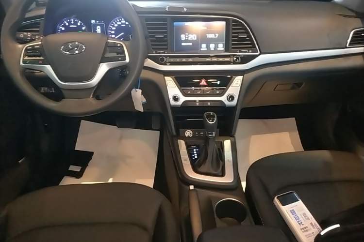 Used Hyundai Elantra (6th Generation / Lingdong) 2016 1.6L Automatic ZhiXuan – Elite Version Audio And AC Panel