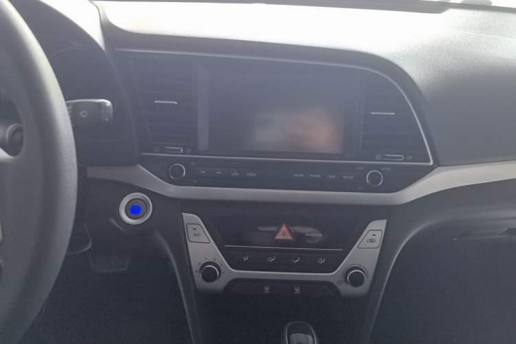 Used Hyundai Elantra (6th Generation / Lingdong) 2016 1.6L Automatic ZhiXuan – Elite Version Audio And AC Panel