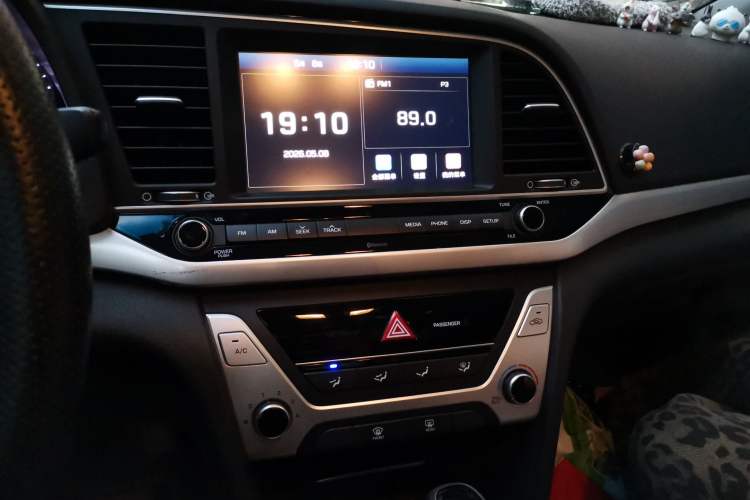 Used Hyundai Elantra (6th Generation / Lingdong) 2016 1.6L Automatic ZhiXuan – Elite Version Audio And AC Panel