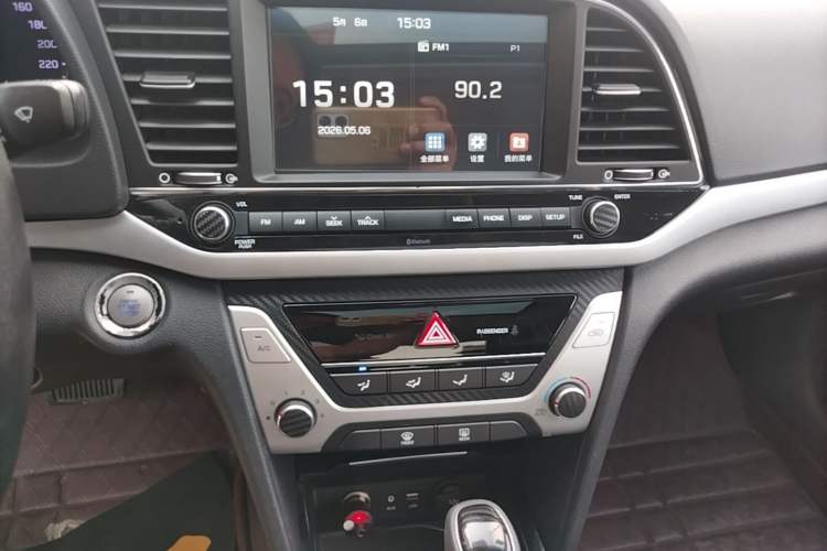 Used Hyundai Elantra (6th Generation / Lingdong) 2016 1.6L Automatic ZhiXuan – Elite Version Audio And AC Panel
