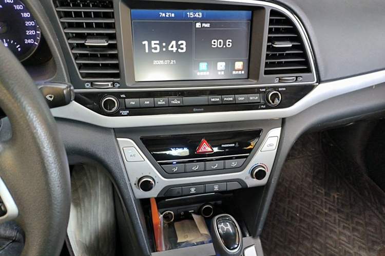 Used Hyundai Elantra (6th Generation / Lingdong) 2016 1.6L Automatic ZhiXuan – Elite Version Audio And AC Panel
