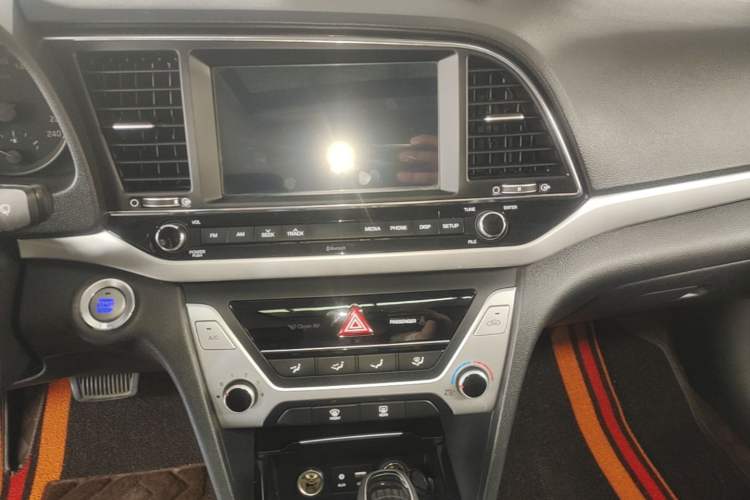 Used Hyundai Elantra (6th Generation / Lingdong) 2016 1.6L Automatic ZhiXuan – Elite Version Audio And AC Panel