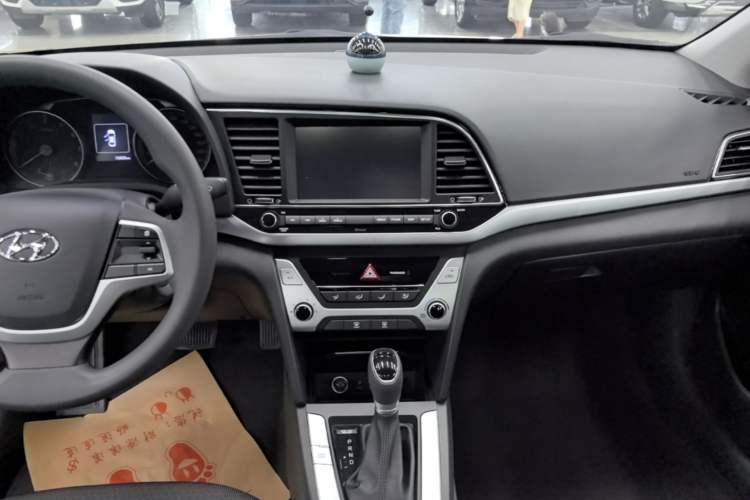 Used Hyundai Elantra (6th Generation / Lingdong) 2016 1.6L Automatic ZhiXuan – Elite Version Audio And AC Panel