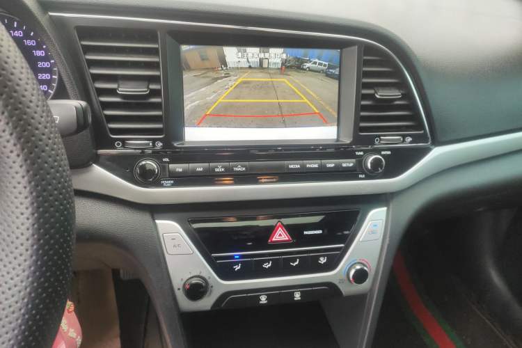 Used Hyundai Elantra (6th Generation / Lingdong) 2016 1.6L Automatic ZhiXuan – Elite Version Audio And AC Panel