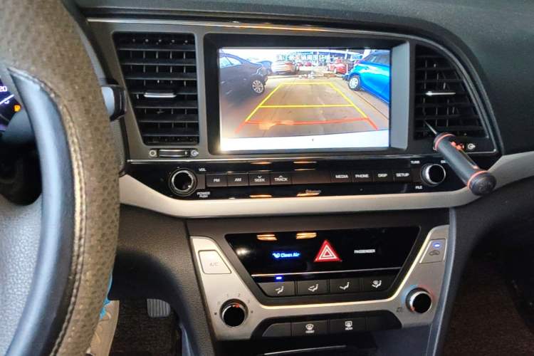 Used Hyundai Elantra (6th Generation / Lingdong) 2016 1.6L Automatic ZhiXuan – Elite Version Audio And AC Panel