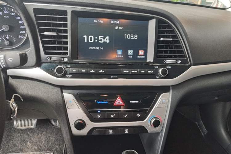 Used Hyundai Elantra (6th Generation / Lingdong) 2016 1.6L Automatic ZhiXuan – Elite Version Audio And AC Panel