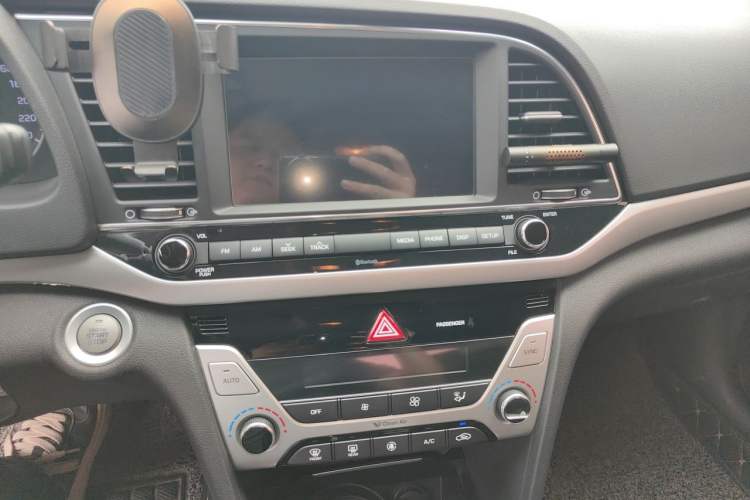 Used Hyundai Elantra (6th Generation / Lingdong) 2016 1.6L Automatic ZhiXuan · Flagship Edition Audio And AC Panel