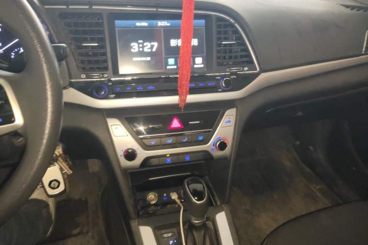Used Hyundai Elantra (6th Generation / Lingdong) 2016 1.6L Automatic ZhiXuan – Elite Version Audio And AC Panel