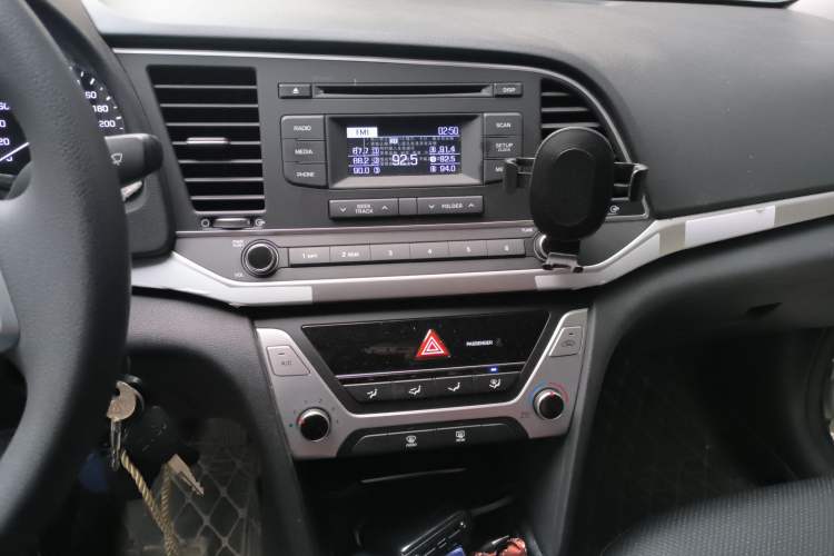 Used Hyundai Elantra (6th Generation / Lingdong) 2016 1.6L Manual ZhiXuan · Dynamic Model Audio And AC Panel