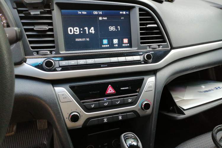Used Hyundai Elantra (6th Generation / Lingdong) 2016 1.6L Automatic ZhiXuan – Elite Version Audio And AC Panel