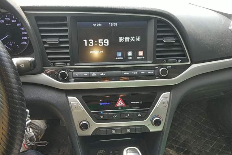 Used Hyundai Elantra (6th Generation / Lingdong) 2016 1.6L Automatic ZhiXuan – Elite Version Audio And AC Panel