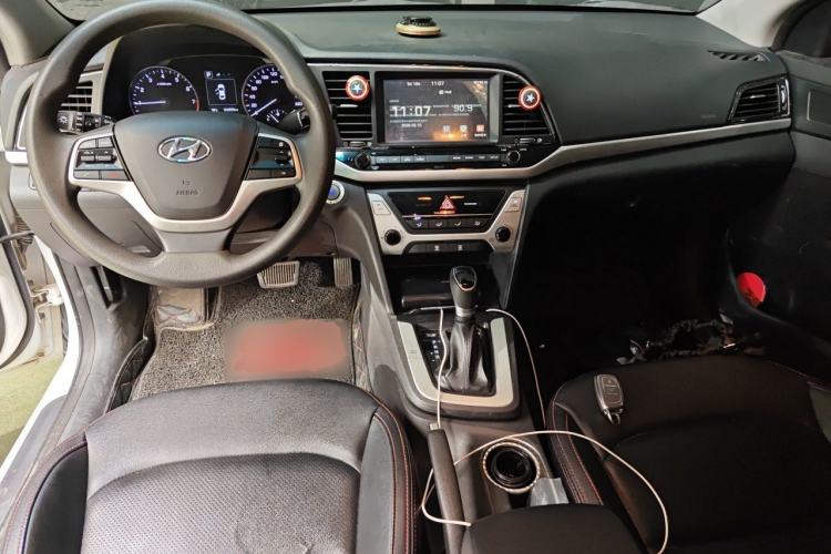Used Hyundai Elantra (6th Generation / Lingdong) 2016 1.6L Automatic ZhiXuan – Elite Version Center Console