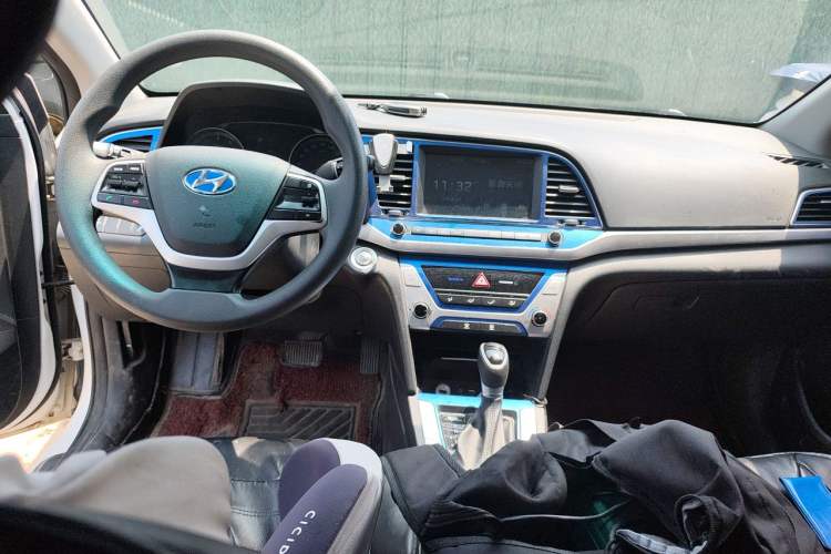 Used Hyundai Elantra (6th Generation / Lingdong) 2016 1.6L Automatic ZhiXuan – Elite Version Center Console