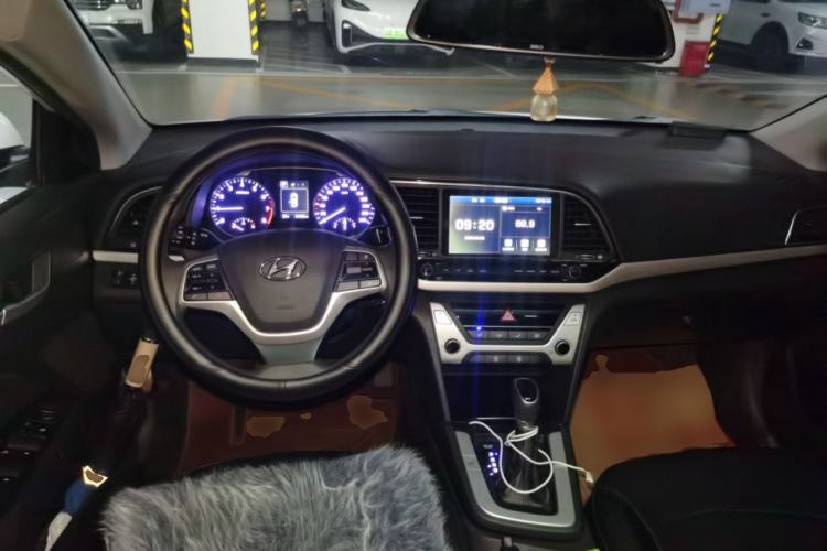 Used Hyundai Elantra (6th Generation / Lingdong) 2016 1.6L Automatic ZhiXuan – Elite Version Center Console