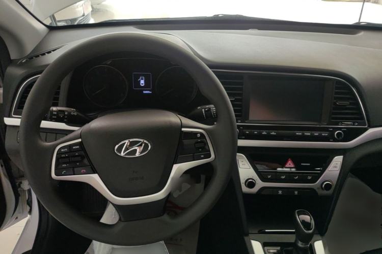 Used Hyundai Elantra (6th Generation / Lingdong) 2016 1.6L Automatic ZhiXuan – Elite Version Center Console