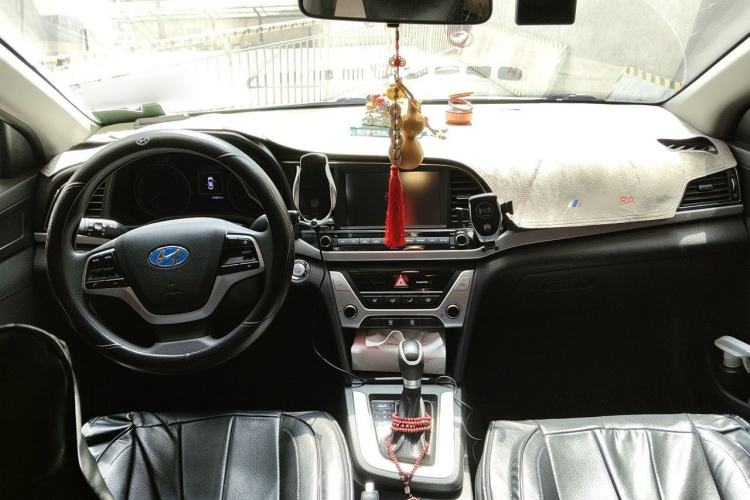 Used Hyundai Elantra (6th Generation / Lingdong) 2016 1.6L Automatic ZhiXuan – Elite Version Center Console