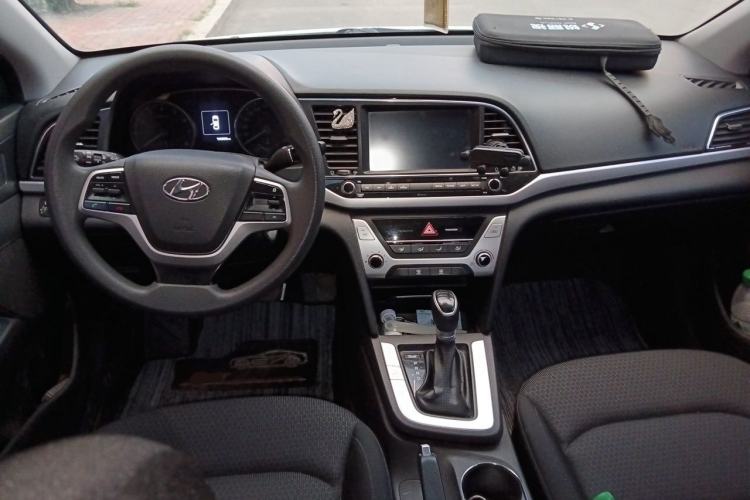 Used Hyundai Elantra (6th Generation / Lingdong) 2016 1.6L Automatic ZhiXuan – Elite Version Center Console