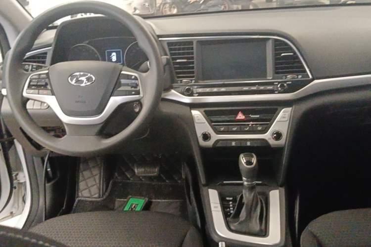 Used Hyundai Elantra (6th Generation / Lingdong) 2016 1.6L Automatic ZhiXuan – Elite Version Center Console