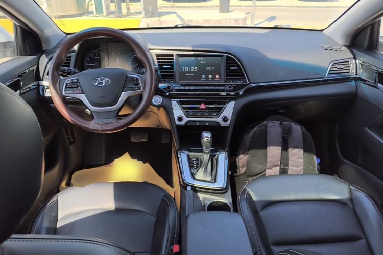 Used Hyundai Elantra (6th Generation / Lingdong) 2016 1.6L Automatic ZhiXuan – Elite Version Center Console