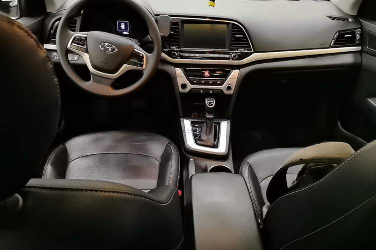 Used Hyundai Elantra (6th Generation / Lingdong) 2016 1.6L Automatic ZhiXuan – Elite Version Center Console