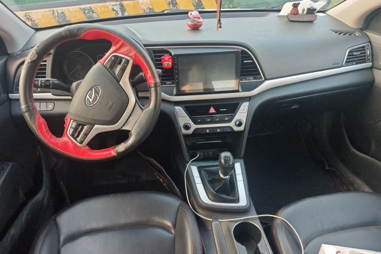 Used Hyundai Elantra (6th Generation / Lingdong) 2016 1.6L Manual ZhiXuan · Dynamic Model Center Console