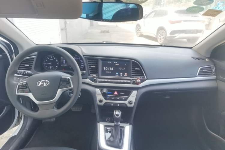 Used Hyundai Elantra (6th Generation / Lingdong) 2016 1.6L Automatic ZhiXuan – Elite Version Center Console