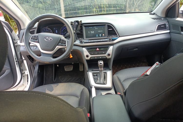 Used Hyundai Elantra (6th Generation / Lingdong) 2016 1.6L Automatic ZhiXuan – Elite Version Center Console