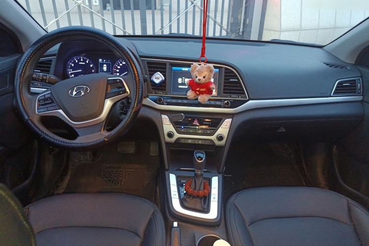Used Hyundai Elantra (6th Generation / Lingdong) 2016 1.6L Automatic ZhiXuan – Elite Version Center Console
