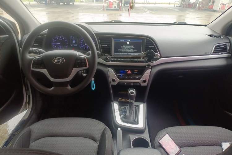Used Hyundai Elantra (6th Generation / Lingdong) 2016 1.6L Automatic ZhiXuan – Elite Version Center Console