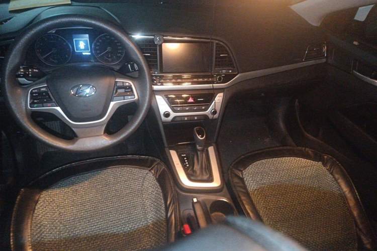 Used Hyundai Elantra (6th Generation / Lingdong) 2016 1.6L Automatic ZhiXuan – Elite Version Center Console