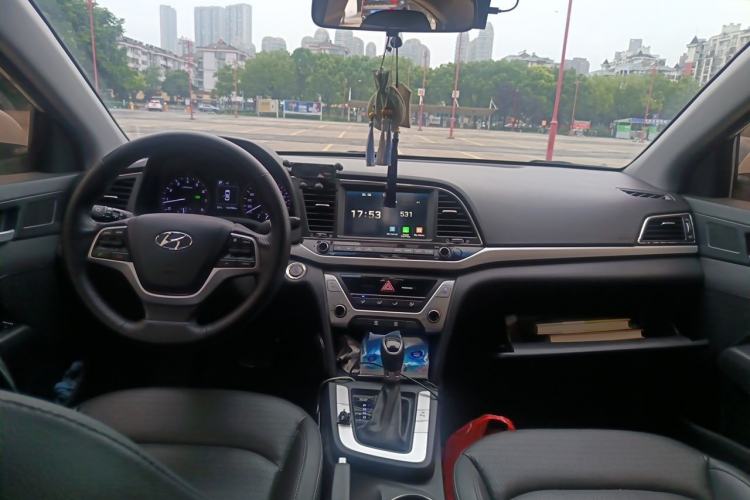 Used Hyundai Elantra (6th Generation / Lingdong) 2016 1.6L Automatic ZhiXuan · Luxury Version Center Console