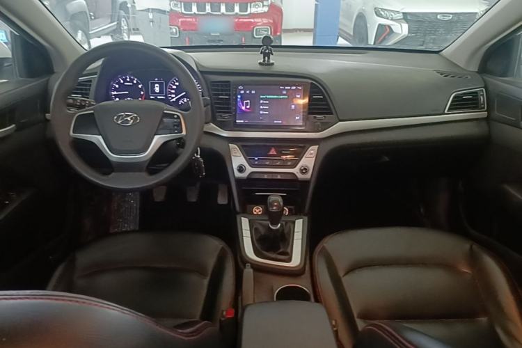 Used Hyundai Elantra (6th Generation / Lingdong) 2016 1.6L Manual ZhiXuan·Youth Edition Center Console