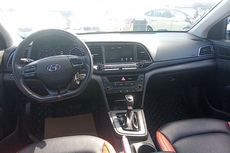 Used Hyundai Elantra (6th Generation / Lingdong) 2016 1.4T Dual-Clutch Xuan Dong · Dynamic Version Center Console