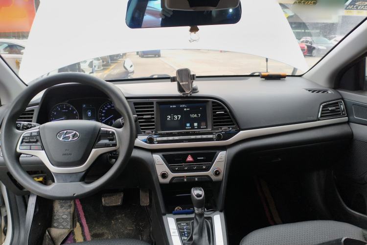 Used Hyundai Elantra (6th Generation / Lingdong) 2016 1.6L Automatic ZhiXuan – Elite Version Center Console