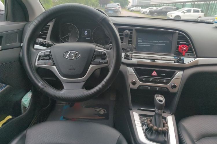 Used Hyundai Elantra (6th Generation / Lingdong) 2016 1.6L Automatic ZhiXuan – Elite Version Center Console