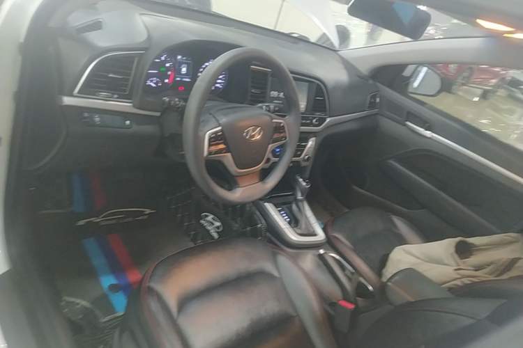Used Hyundai Elantra (6th Generation / Lingdong) 2016 1.6L Automatic ZhiXuan – Elite Version Center Console