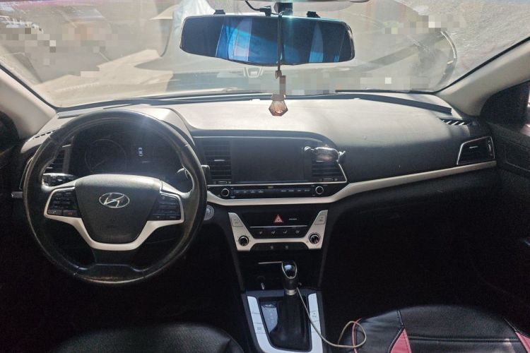 Used Hyundai Elantra (6th Generation / Lingdong) 2016 1.6L Automatic ZhiXuan · Luxury Version Center Console