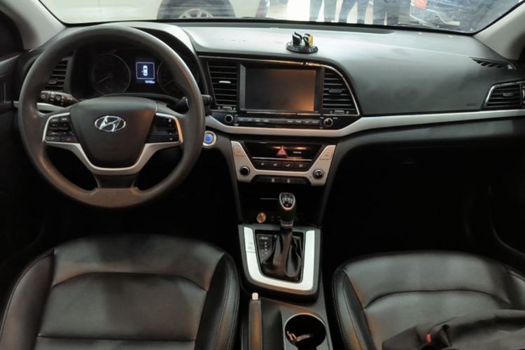 Used Hyundai Elantra (6th Generation / Lingdong) 2016 1.6L Automatic ZhiXuan – Elite Version Center Console