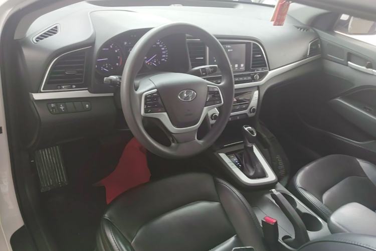 Used Hyundai Elantra (6th Generation / Lingdong) 2016 1.6L Automatic ZhiXuan – Elite Version Center Console