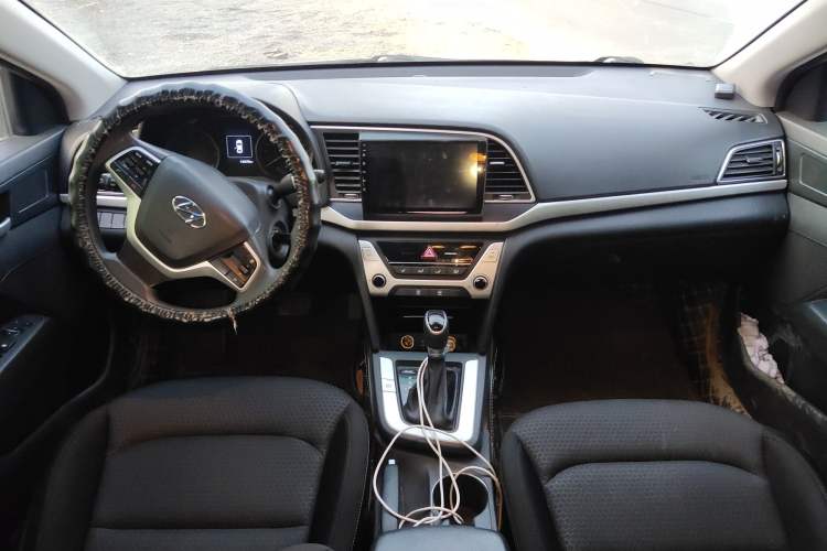 Used Hyundai Elantra (6th Generation / Lingdong) 2016 1.6L Automatic ZhiXuan – Elite Version Center Console