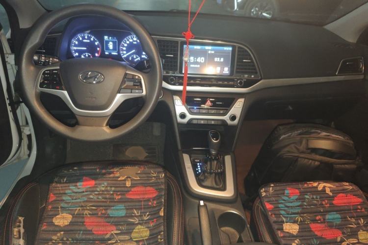 Used Hyundai Elantra (6th Generation / Lingdong) 2016 1.6L Automatic ZhiXuan · Luxury Version Center Console